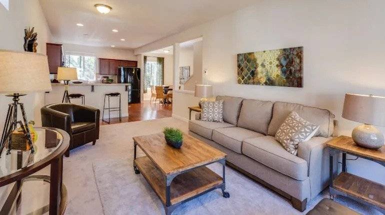 Why Independent Floors are Staging a Comeback This Festive Season