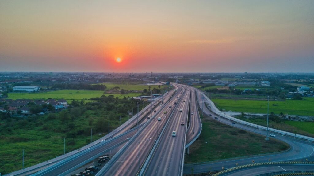 Dwarka Expressway vs SPR: Where to invest in Gurugram for better returns? 4 Dwarka Expressway vs SPR Where to invest in Gurugram for better returns