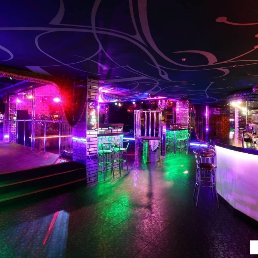 whiteland The Aspen Iconic PArty Lounge